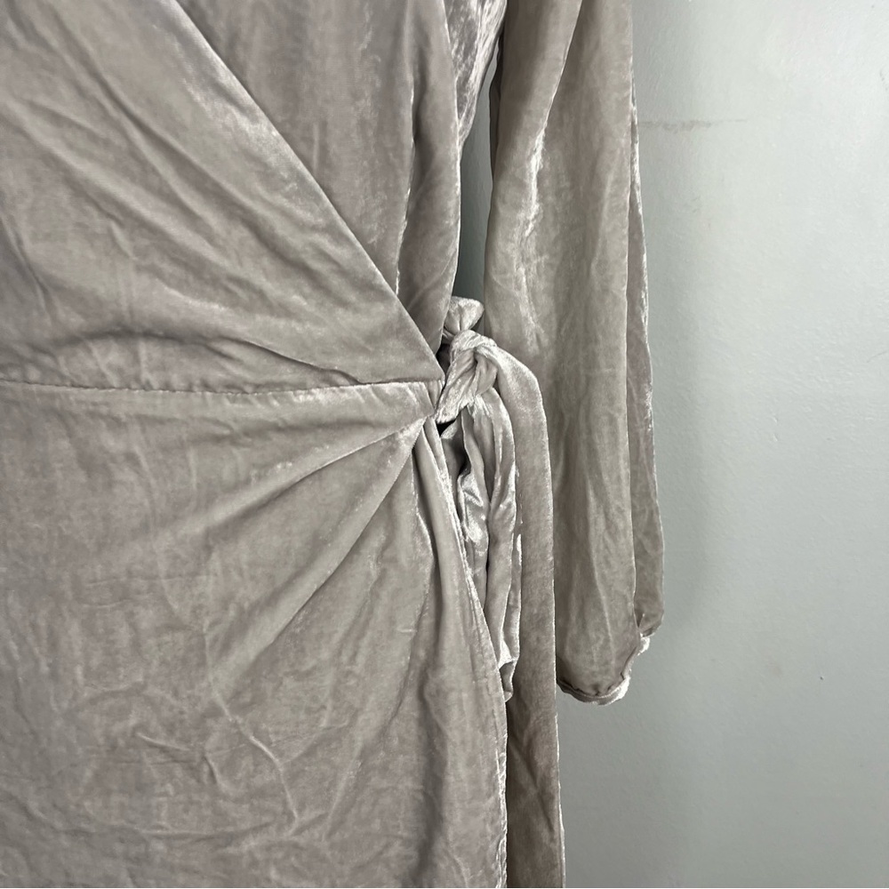 J. CREW New Solid Gray Lined Drapey Velvet True Wrap Dress Size 6 - Picture 3 of 10